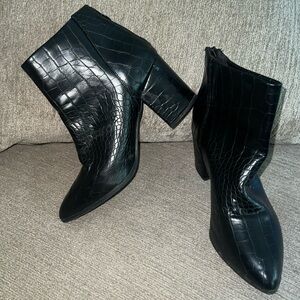 Ladies Black Snake Skin Ankle Boats